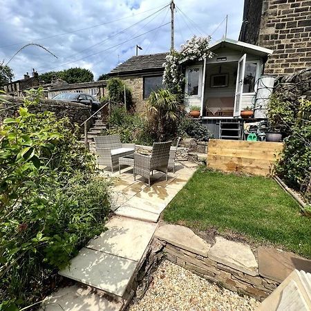 17Th Century Cottage With Hidden Garden Steeton Exteriör bild